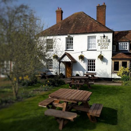 ניוברי The Furze Bush Inn מראה חיצוני תמונה