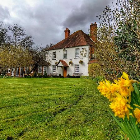 ניוברי The Furze Bush Inn מראה חיצוני תמונה