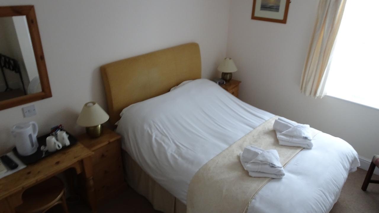 ניוברי The Furze Bush Inn מראה חיצוני תמונה
