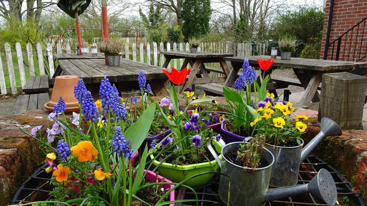 ניוברי The Furze Bush Inn מראה חיצוני תמונה
